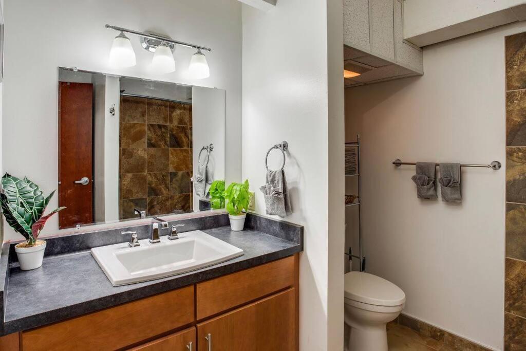 Centric Modern Loft W/ King Beds Rochester Exterior foto